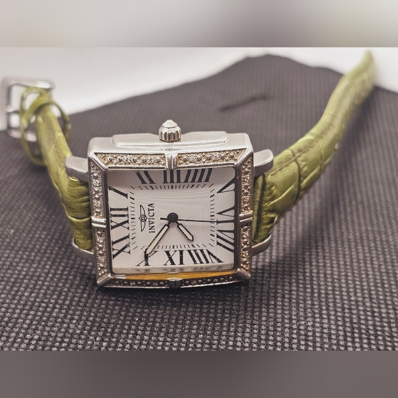 Genuine Invicta Tritnite Night Glow Flame Fusion Crystal Wristwatch - Picture 9 of 14